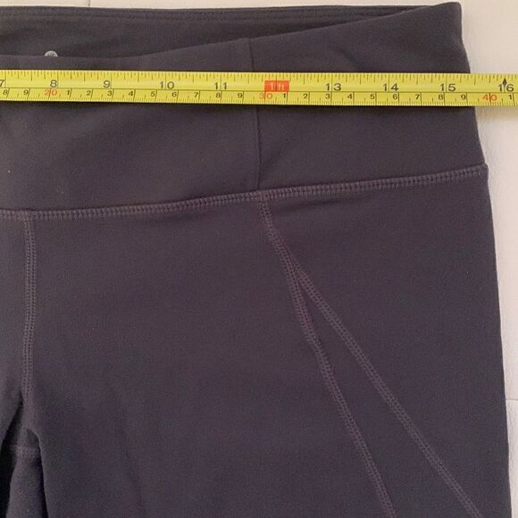 Athleta Cropped Capri Leggings w/ Back Slits Size M - Picture 4 of 11